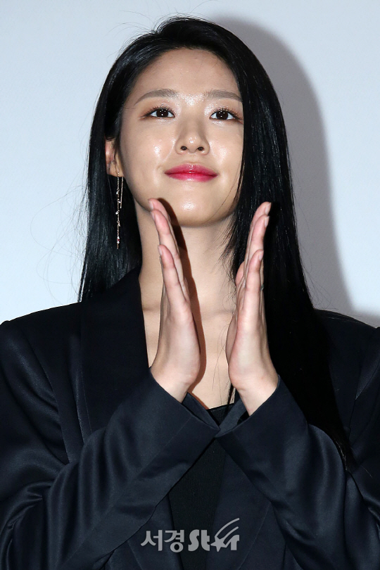 배우 김설현이 10일 오후 서울 성동구 행당동 왕십리 CGV에서 열린 영화 ‘살인자의 기억법’ 무대인사에 참석했다.