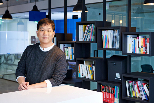 한유순 스테이션3 대표가 서울 강남구에 있는 본사 사무실에서 포즈를 취하고 있다.