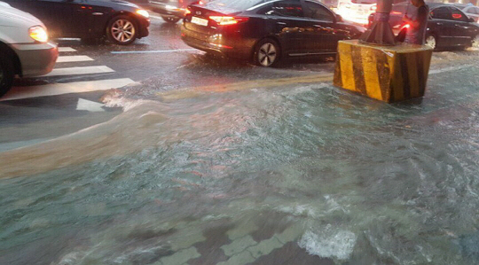 부산 날씨에 휴교까지? SNS 폭우 사진 “굴다리에 차량 갇혀” 피해 속출↑