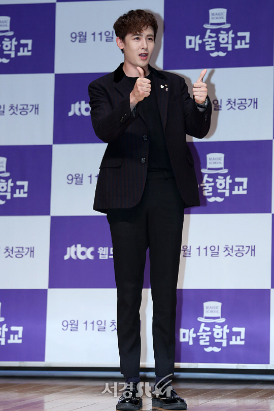 닉쿤이 11일 오후 서울 마포구 상암동 JTBC 사옥 2층 JTBC홀에서 열린 jtbc 웹드라마 ‘마술학교’ 제작발표회에 참석해 포토타임을 갖고 있다.