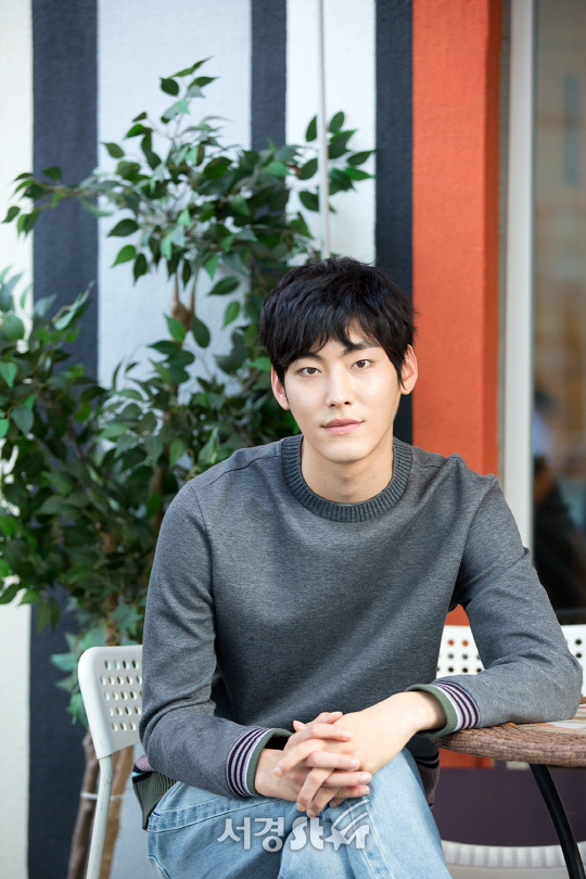 배우 박영운이 11일 오후 서울 마포구 한 카페에서 서경스타와의 인터뷰에 앞서 포즈를 취하고 있다.