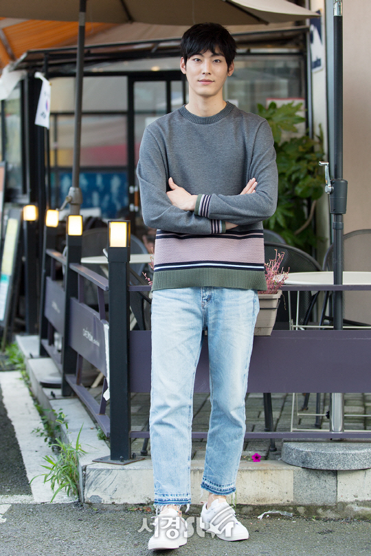 배우 박영운이 11일 오후 서울 마포구 한 카페에서 서경스타와의 인터뷰에 앞서 포즈를 취하고 있다.