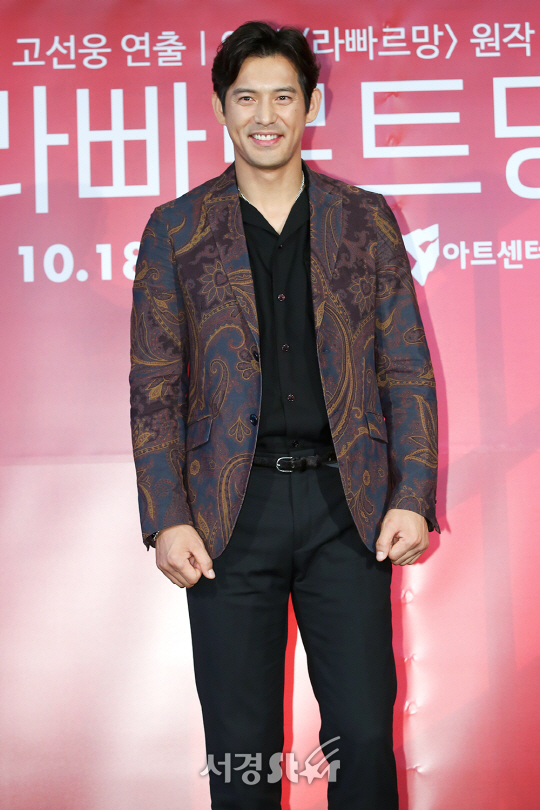 배우 오지호가 12일 오후 서울 강남구 LG아트센터에서 열린 연극 ‘라빠르트망’ 제작발표회에 참석하고 있다.