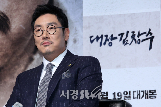 조진웅이 12일 오전 서울 강남구 신사동 압구정 CGV에서 열린 영화 ‘대장 김창수’ 제작보고회에 참석했다.