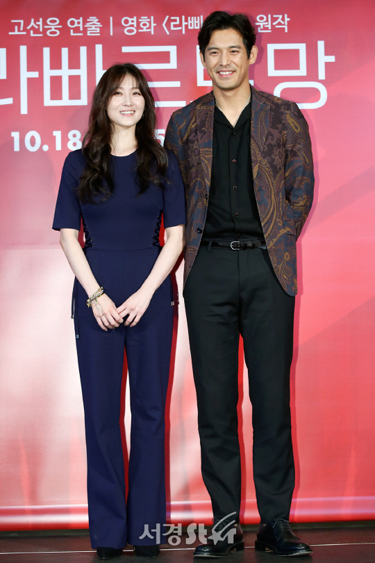 배우 김주원, 오지호가 12일 오후 서울 강남구 LG아트센터에서 열린 연극 ‘라빠르트망’ 제작발표회에 참석하고 있다.