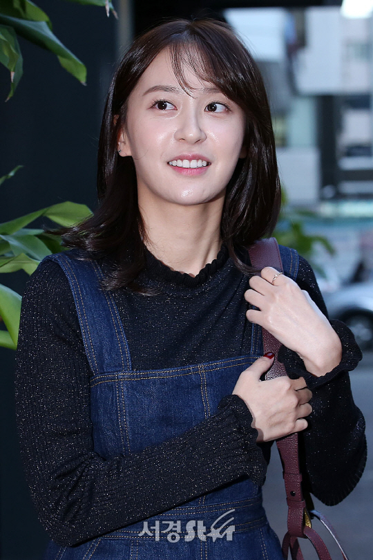 오아연이 12일 오후 서울 영등포구 여의도동에 위치한 한 음식점에서 열린 SBS 월화드라마 ‘조작’ 종방연에 참석해 포토타임을 갖고 있다.