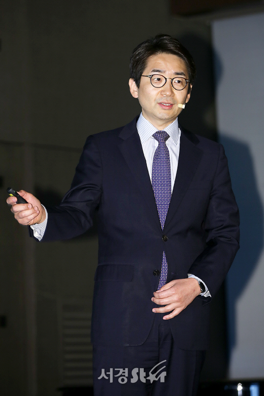 CJ E&M 영화사업부문 임명균 해외사업본부장이 13일 오전 서울 종로구 더 플라자 호텔 다이아몬드홀에서 열린 CJ E&M 글로벌 영화사업 설명회에 참석해 CJ E&M 해외영화사업에 대해 말하고 있다.