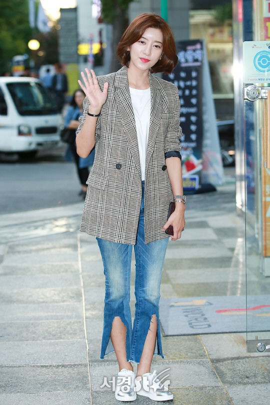 배우 최윤소가 13일 오후 서울 영등포구 한 음식점에서 열린 KBS2 일일드라마 ‘이름없는 여자’ 종방연에 참석해 포즈를 취하고 있다.