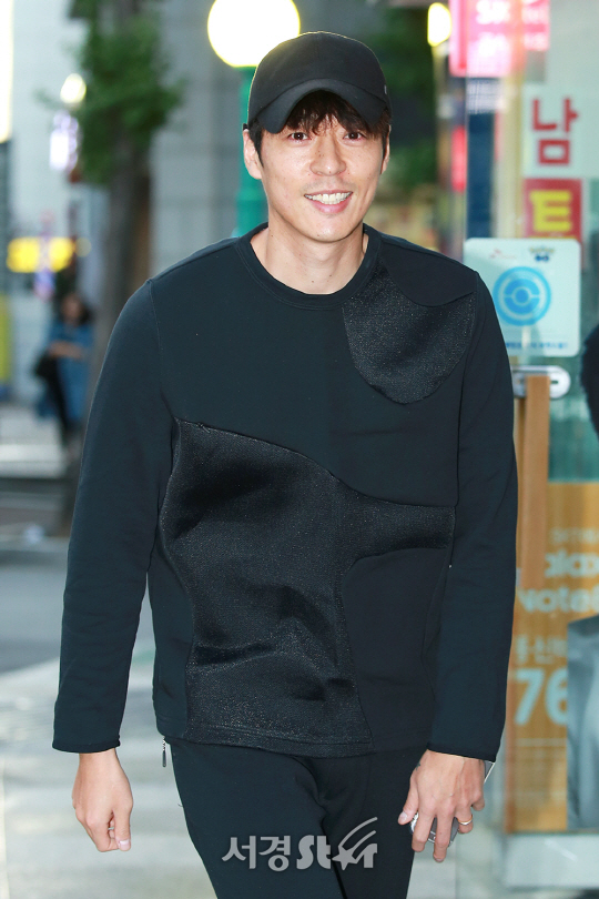 배우 서지석이 13일 오후 서울 영등포구 한 음식점에서 열린 KBS2 일일드라마 ‘이름없는 여자’ 종방연에 참석해 포즈를 취하고 있다.