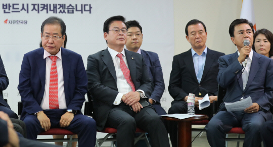 한국당 '박근혜·친박핵심' 사실상 제명..내분 격화될 듯