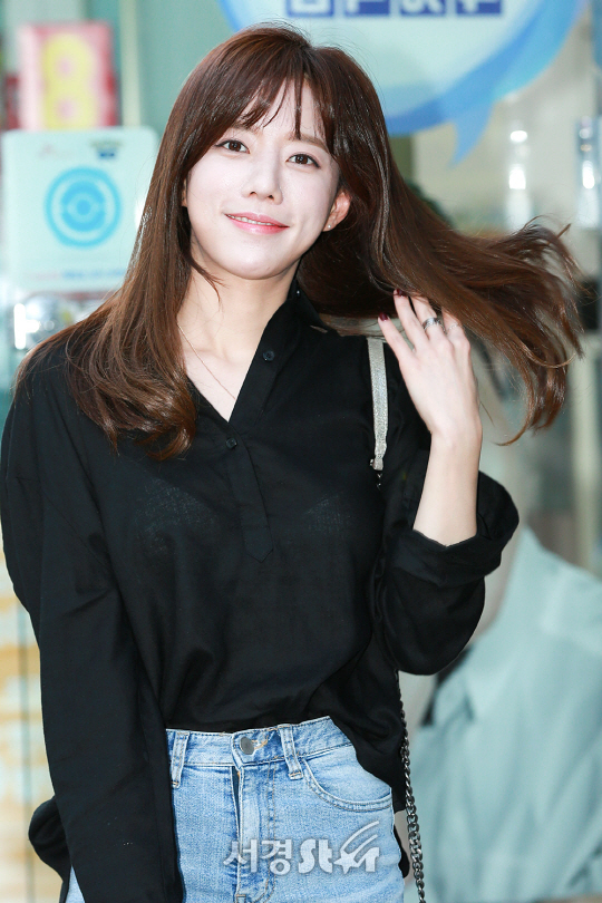 배우 이인하가 13일 오후 서울 영등포구 한 음식점에서 열린 KBS2 일일드라마 ‘이름없는 여자’ 종방연에 참석해 포즈를 취하고 있다.