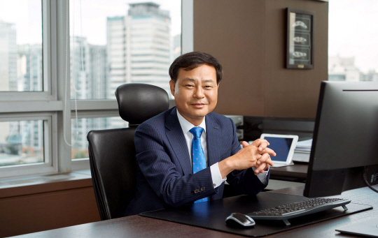 서울 중구에 있는 한국후지제록스 본사 집무실에서 양희강 신임 사장이 포즈를 취하고 있다.
