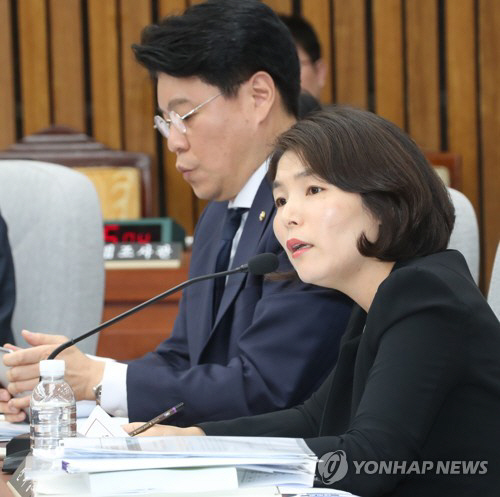 전희경 자유한국당 대변인은 “유엔 안보리 대북제재 결의가 채택됐지만 실질적으로 제어할 수 없다는 게 분명”하다고 전했다./ 연합뉴스