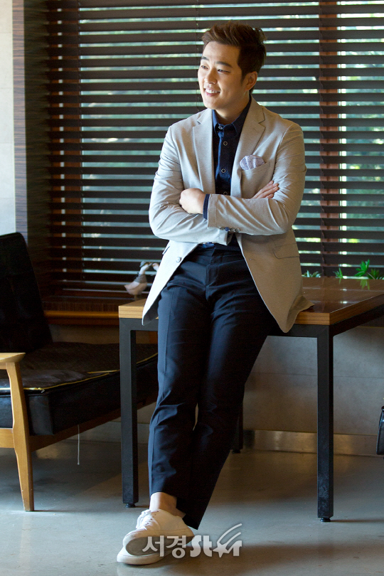 배우 박광현이 15일 오전 서울 종로구 한 카페에서 서경스타와의 인터뷰에 앞서 포즈를 취하고 있다.