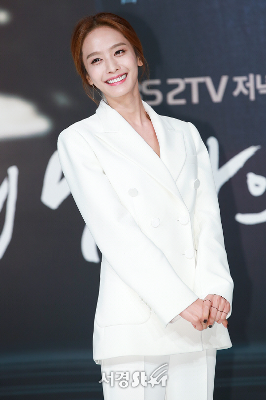 배우 박정아가 15일 오후 서울 영등포구 타임스퀘어 아모리스 홀에서 열린 KBS2 일일드라마 ‘내 남자의 비밀’ 제작발표회에 참석하고 있다.