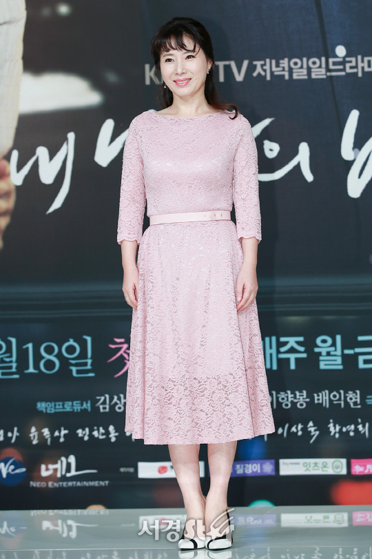 배우 황영희가 15일 오후 서울 영등포구 타임스퀘어 아모리스 홀에서 열린 KBS2 일일드라마 ‘내 남자의 비밀’ 제작발표회에 참석하고 있다.