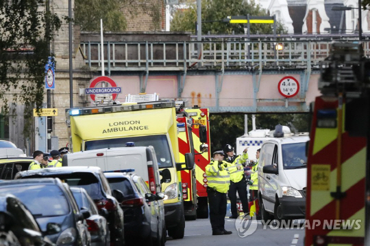 英 런던 지하철 폭탄테러 18세 용의자 긴급체포