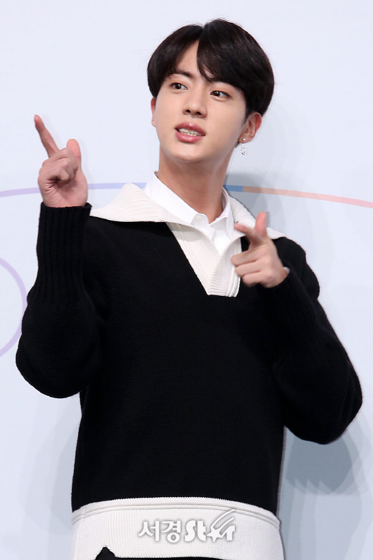 방탄소년단 진, 사랑의 총알 빵야빵야! (기자간담회)