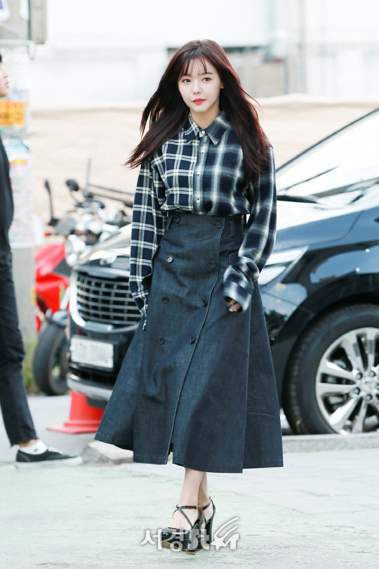 달샤벳 세리가 18일 오후 서울 성동구 에스팩토리에서 열린 ‘패션코드(Fashion KODE) 2018 S/S’ 로얄레이어 패션쇼 포토월 행사에 등장하고 있다.