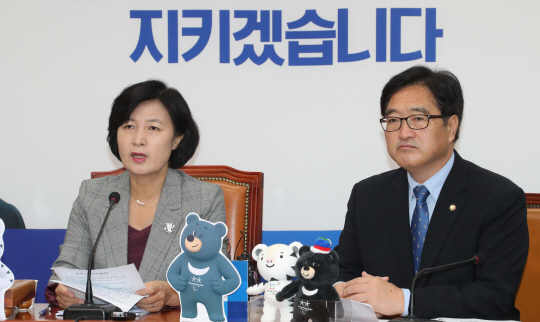 추미애(왼쪽) 더불어민주당 대표, 우원식(오른쪽) 더불어민주당 원내대표 /연합뉴스
