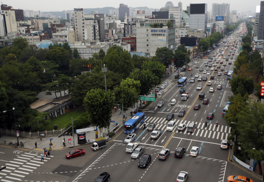 종로2가 주변 도로 전경. 서울시는 종로 중앙버스전용차로 공사를 위해 5개 버스 노선을 변경했다. /연합뉴스