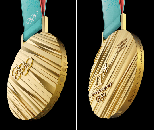 평창동계올림픽 금메달의 앞면(왼쪽), 뒷면. /평창동계올림픽대회 및 동계패럴림픽대회 조직위원회