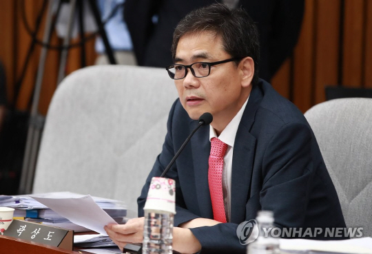 민주당 의원들, “무식한 게 자랑” 한국당 곽상도 의원 징계안 제출