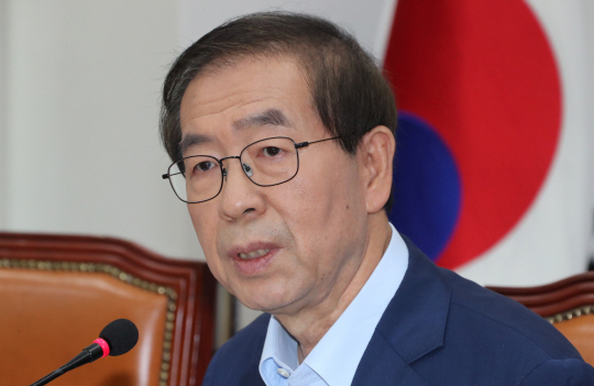 박원순 서울시장이 ‘공무원 투신 자살’ 관련 업무 개선방안을 논의했다./ 연합뉴스
