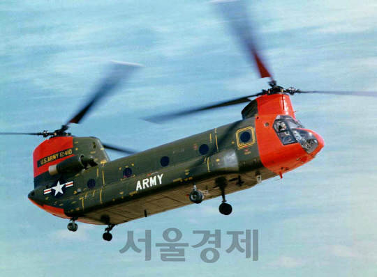 56년 전인 1961년 9월21일, 첫비행에 나선 HC-1B 헬기. 치누크 헬리콥터 시리즈의 원형으로 최신 개량형과 디자인상 차이가 없다. /사진=위키피디아