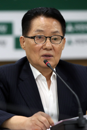 박지원 국민의당 의원은 24일 자신의 페이스북에 ‘백두산 화산 분화 문제에 대해 국제사회가 대비해야 한다’고 강조했다./사진=국민의당