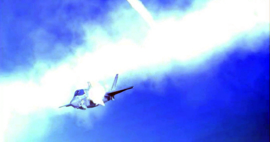 북한의 대외선전매체인 ‘조선의오늘’은 24일 ‘북극성 미사일’로 미국 스텔스 전투기 F35를 타격하는 합성사진을 공개했다./연합뉴스