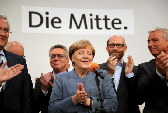 앙겔라 메르켈 독일 총리가 24일(현지시간) 실시된 총선에서 승리하며 4선 연임에 성공했다./EPA