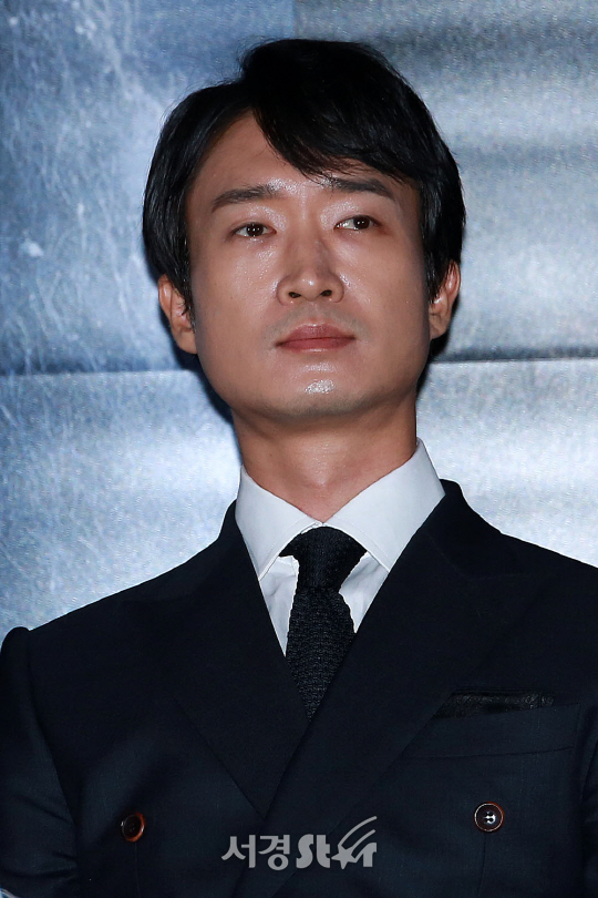 배우 조우진이 25일 오후 서울 용산구 CGV 용산아이파크몰에서 열린 영화 ‘남한산성’ 언론시사회에 참석했다.
