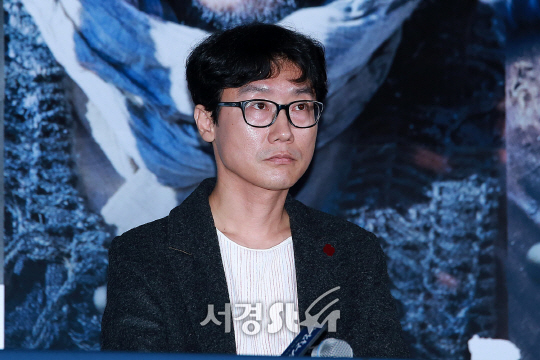 황동혁 감독이 25일 오후 서울 용산구 CGV 용산아이파크몰에서 열린 영화 ‘남한산성’ 언론시사회에 참석했다. /사진=지수진 기자