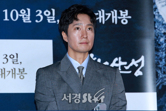 배우 박해일이 25일 오후 서울 용산구 CGV 용산아이파크몰에서 열린 영화 ‘남한산성’ 언론시사회에 참석했다.