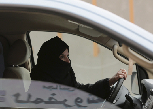 블룸버그 “사우디 여성 운전 허용에 도요타·현대차 가장 큰 수혜”