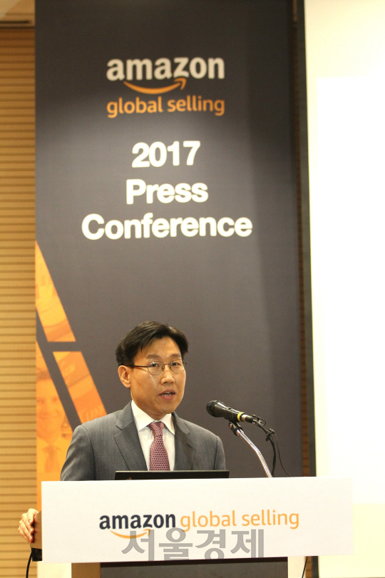 박준모 아마존글로벌셀링 한국 대표가 28일 서울 코엑스에서 열린 아마존글로벌셀링 진출 첫 기자간담회에서 국내 판매자 지원 전략을 소개하고 있다. /사진제공=아마존글로벌셀링코리아