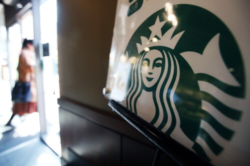 스타벅스 원두, 한국이 영국보다 두 배 이상 비싸…이유는?