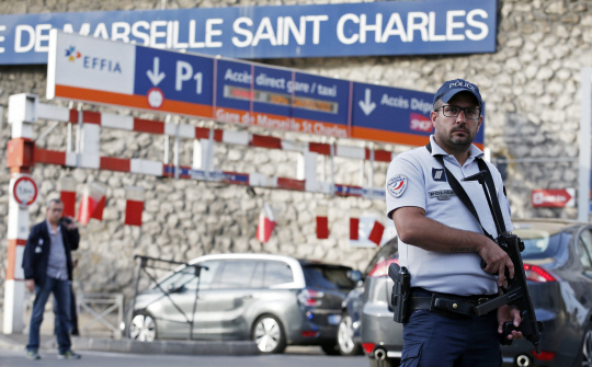 IS, 프랑스 마르세유 흉기 테러 배후 자처...2명 사망