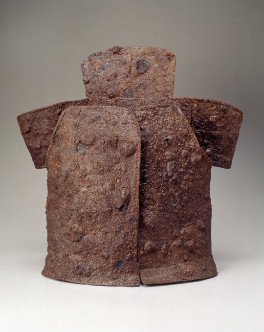 울산 중산리 무덤에서 발견된 가야의 철제 갑옷/사진제공=국립중앙박물관