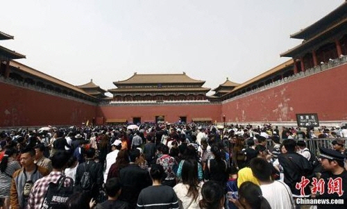 국경절 연휴 베이징 자금성 찾은 중국 관광객들. ‘중신망 캡처’