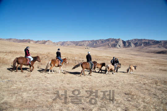 몽골 테를지국립공원의 승마 프로그램 모습/사진제공=에어부산