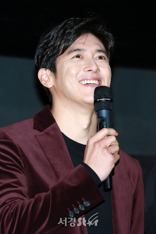 배우 고수가 7일 오후 서울 성동구 행당동 왕십리 CGV에서 열린 영화 ‘남한산성’ 무대인사에 참석했다.