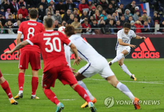 [한국 러시아] 신태용호, 김주영 연속 자책골로 2-4 완패