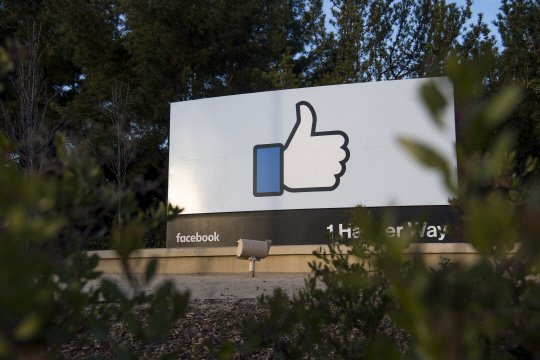 [글로벌W] 페이스북 정치 논란, '숙명적 과제'?