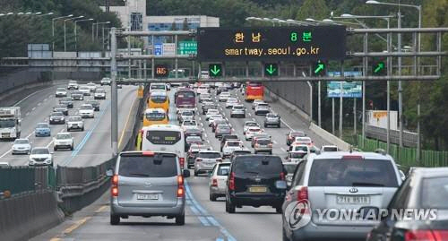 고속도로 정체 시작, ‘부산→서울 5시간30분’… 자정쯤 해소