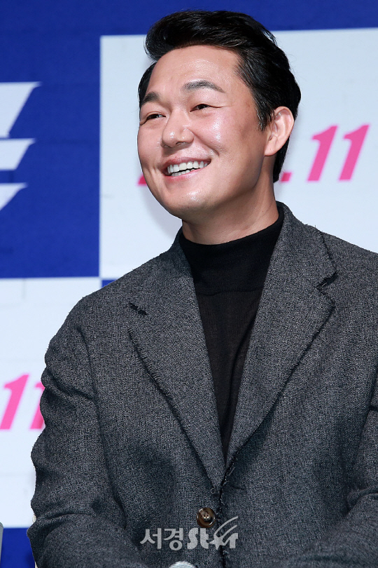 배우 박성웅이 11일 오전 서울 강남구 신사동 압구정 CGV에서 열린 영화 ‘꾼’ 제작보고회에 참석했다.
