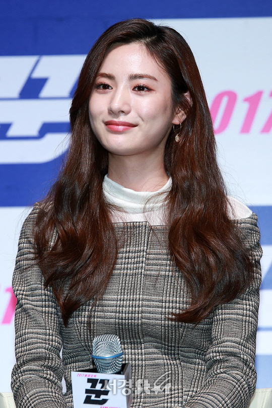 배우 나나가 11일 오전 서울 강남구 신사동 압구정 CGV에서 열린 영화 ‘꾼’ 제작보고회에 참석했다.
