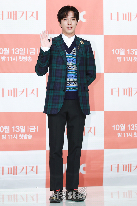 배우 정용화가 11일 오전 서울 영등포구 타임스퀘어 아모리스홀에서 열린 JTBC 새 금토드라마 ‘더 패키지’ 제작발표회에 참석하고 있다.