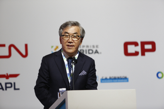 유창근 현대상선 사장이 11일 중국 선전에서 열린 트랜스 퍼시픽 매리타임 아시아 콘퍼런스에서 기조연설을 하고 있다./사진제공=현대상선